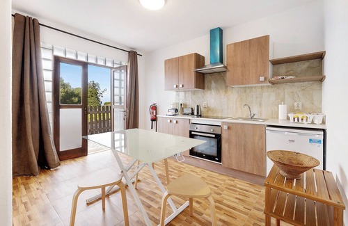Colares Apartamento | Apartamento estudio 'Estúdio Alto Da Praia' con vistas al mar, piscina compartida y Wi-Fi