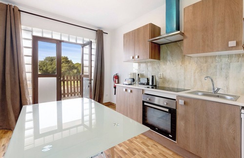 Colares Apartamento | Apartamento estudio 'Estúdio Alto Da Praia' con vistas al mar, piscina compartida y Wi-Fi