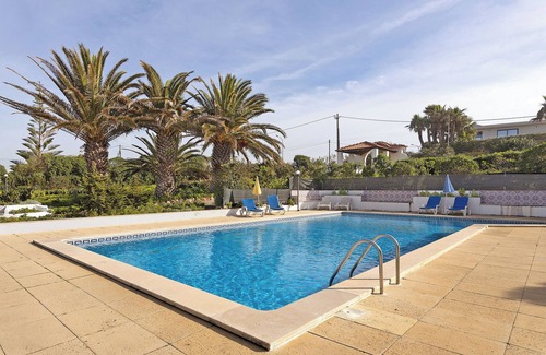 Colares Apartamento | Apartamento estudio 'Estúdio Alto Da Praia' con vistas al mar, piscina compartida y Wi-Fi