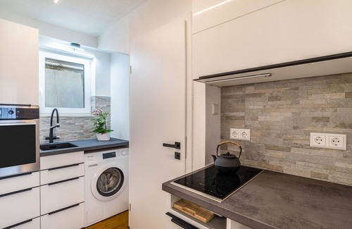 Bad Wildbad Apartamento | Apartamento estudio 'Fewo-Rennbächle' con vistas a la montaña, terraza y Wi-Fi