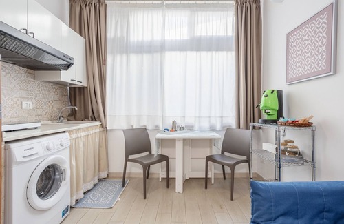 Mondello Apartamento | Apartamento estudio 'Flat Blu Palermo Mondello' con piscina compartida, terraza y aire acondicionado