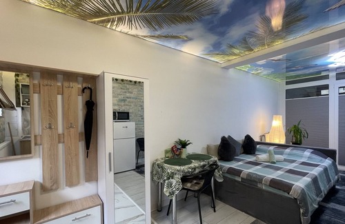 Cluj-Napoca Apartamento | Studio Apartment in the Hill Panoramic House with Chroma-therapy