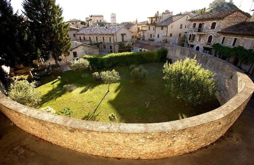 Assisi Apartamento | Studio apartment in Assisi The Roman Amphitheater