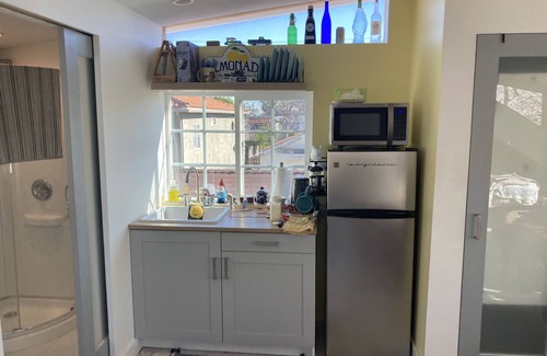 Lomita Apartamento | Studio Apartment in Lomita, recently remodeled. 15 minutes to Beach.