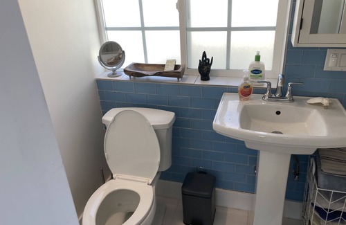 Lomita Apartamento | Studio Apartment in Lomita, recently remodeled. 15 minutes to Beach.