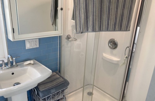 Lomita Apartamento | Studio Apartment in Lomita, recently remodeled. 15 minutes to Beach.