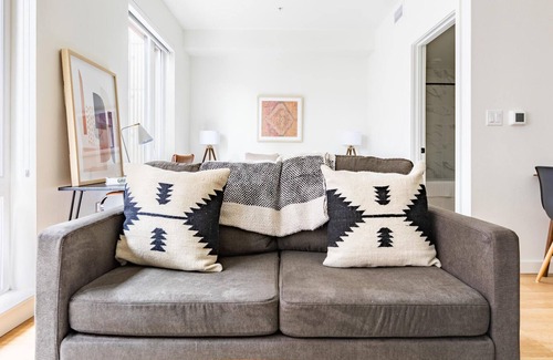 Alphabet Historic District Apartamento | Studio Apartment in Portland + Pets OK