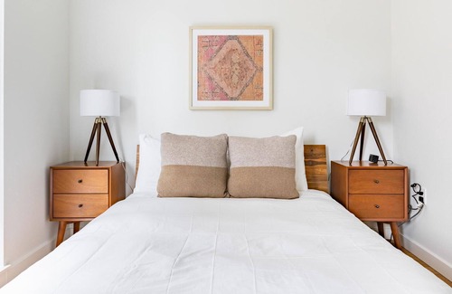 Alphabet Historic District Apartamento | Studio Apartment in Portland + Pets OK