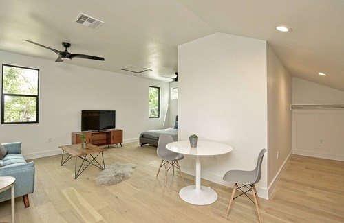 Chestnut Casa | Studio Apartment in trendy East Austin neighborhood