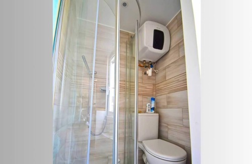 Amblainville Apartamento | Studio Apartment "Lumineux - Annexe Cosy" with Private Terrace & Wi-Fi