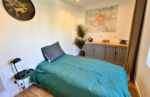 Amblainville Apartamento | Studio Apartment "Lumineux - Annexe Cosy" with Private Terrace & Wi-Fi