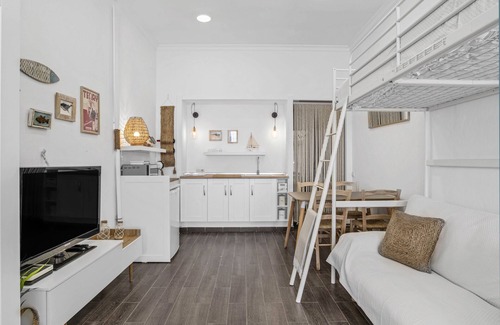 Barbate Apartamento | Apartamento estudio 'La Casita Blanca' con Wi-Fi y aire acondicionado
