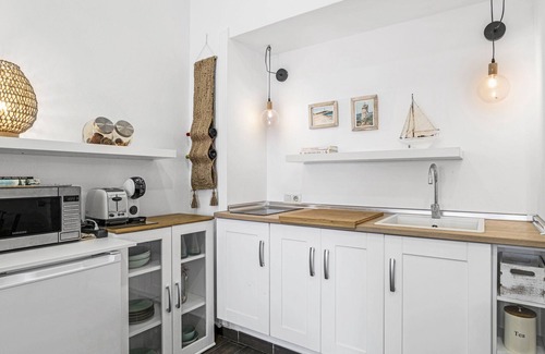 Barbate Apartamento | Apartamento estudio 'La Casita Blanca' con Wi-Fi y aire acondicionado