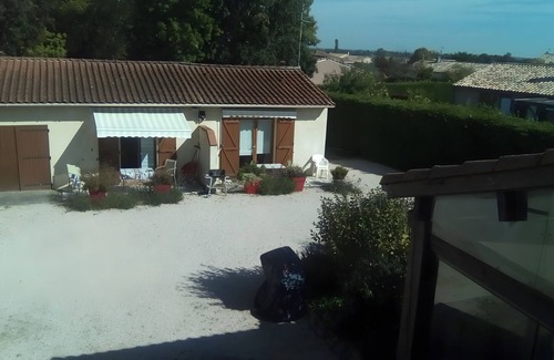 Lherm Apartamento | Studio Apartment 'Le Laurier' with Private Terrace, Shared Garden and Wi-Fi