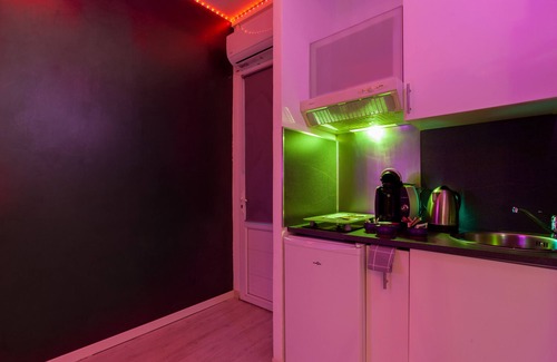 Le Mourillon Apartamento | Apartamento estudio "Love Room Avec Balnéo" con bañera de hidromasaje, terraza privada y Wi-Fi