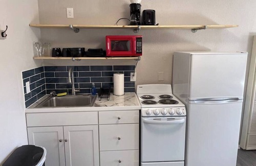 University Heights Apartamento | Modern style stay in downtown Albuquerque
