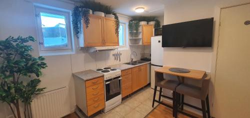 Hasselby Apartamento | Studio apartment near metro and forest!