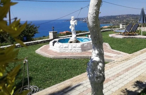Vlachata Apartamento | Apartamento estudio 'Frente al mar 1' con vistas al mar, Wi-Fi y aire acondicionado.