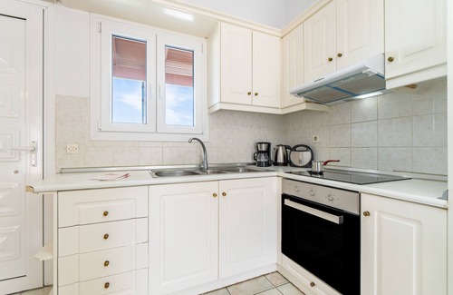 Acharavi Apartamento | Estudio Apartamento 'Olivea 3' con vistas al mar, Wi-Fi y aire acondicionado