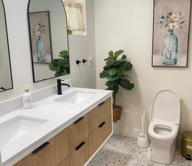 Elko Casa | Studio Apartment on the Hill in Elko