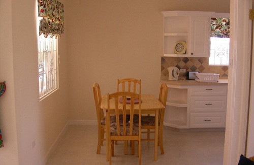 West Coast Apartamento | Studio Apartment Plover Court Apartments