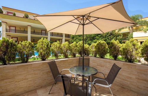 Nikki Beach Apartamento | Apartamento estudio 'Romana Playa 203' con piscina, terraza privada y Wi-Fi
