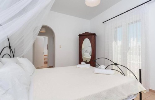 Chrissi Akti Apartamento | Studio Apartment "Tzane Balcony" with Sea View, Shared Pool & Wi-Fi