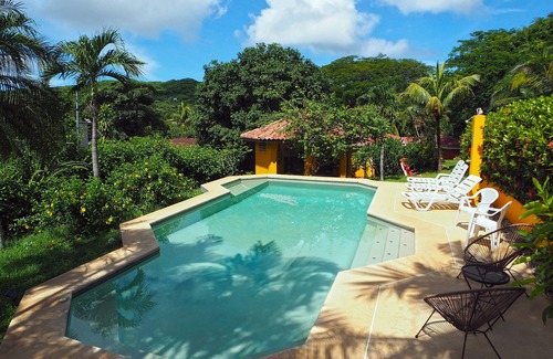 Villarreal Apartamento | Studio Apartment with pool, just 5 min from Tamarindo beach! Scuba themed!