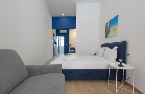 San Donato - Campidoglio Apartamento | Studio apartment with double bed, armchair bed and equipped kitchenette.