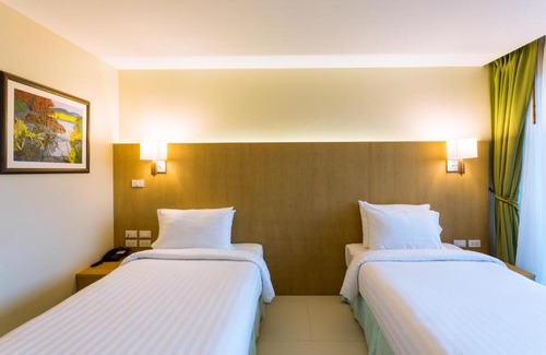 Kathu Complejo | Studio apartments on a hill