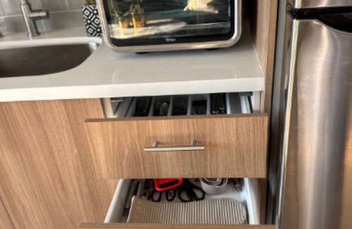 Wilshire Apartamento | Studio Apt, Balcony, Free Parking, Fully Equipped
