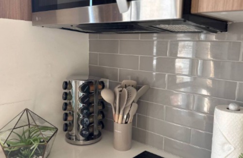 Wilshire Apartamento | Studio Apt, Balcony, Free Parking, Fully Equipped