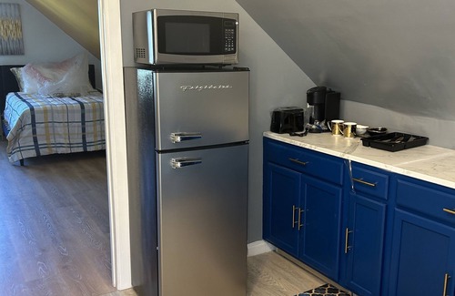 Ansonia Apartamento | Studio Apt with kitchen,Living room, bathroom & bedroom, near Griffith hospital