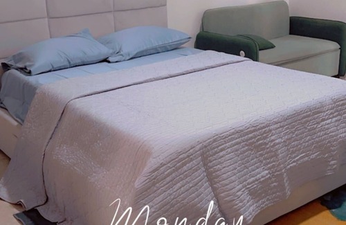 Lake Country Apartamento | Studio at Boat club dr, close to a Golf Club a lake in a serene neighborhood.