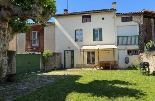Verniolle Apartamento | Studio au Coeur du Village avec terrasse et parking proche de Pamiers