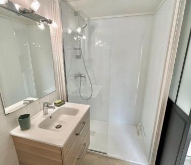 Funay - Bruyeres Casa | Studio avec cuisine, salle de bain et garage privé proximité 24h