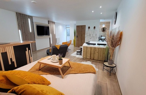 La Bassee Apartamento | Studio Avec spa Privatif Tout Confort à L'abri des Regards