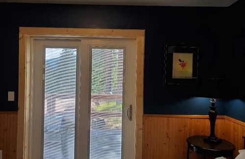 Plains Apartamento | Studio bedroom, full bath, kitchenette, with private deck and mountain views