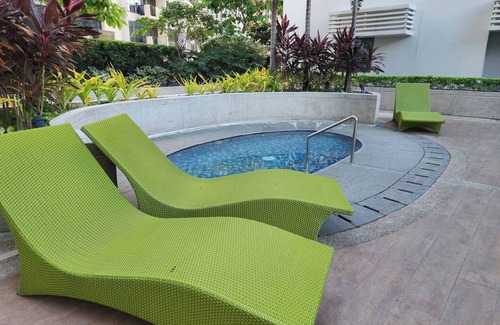 Pinagsama Condominio | studio behind to venice mall at mckinley taguig