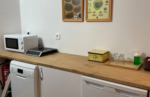 Consuegra Apartamento | Estudio 'Biblioteca' con terraza compartida, Wi-Fi y aire acondicionado