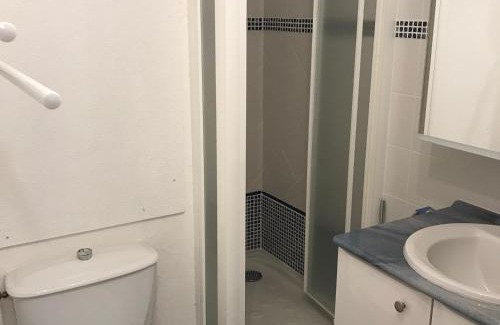 Besse-et-Saint-Anastaise Apartamento | Studio cabine sur les pistes, accès instantané ski/VTT - FR-1-814-109