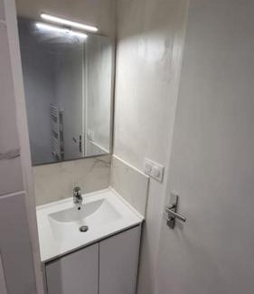 Castelnau-d'Estretefonds Apartamento | Studio contemporain avec parking gratuit