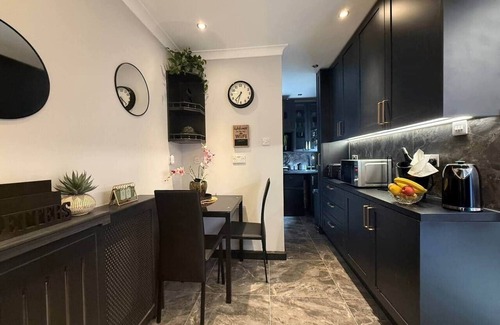 West Bridgford Casa | Studio C - Newly renovated private 1 bed studio