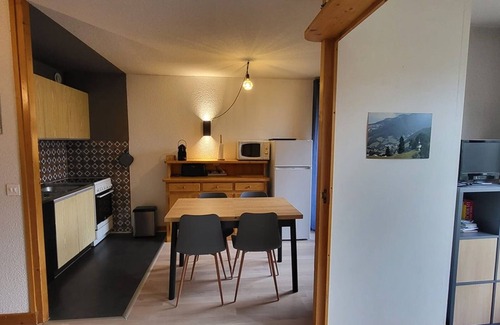 Saint-Jean-dʼAulps Apartamento | Estudio cabina a pie de pistas con piscina privada y parking en Saint-Jean-d'Aulps