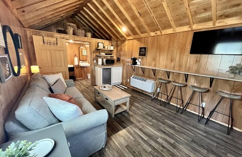 Bolivia Alquiler De RV | Studio Cabin - Upscale Cozy Studio Style Cabin