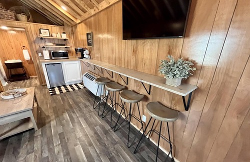 Bolivia Alquiler De RV | Studio Cabin - Upscale Cozy Studio Style Cabin