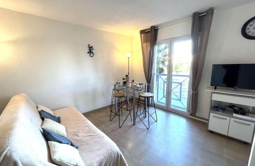 Frejus Plage Apartamento | Studio Cabine à Port Fréjus, Plage et Commerces à Pied, Connexion Internet, Ménage Inclus - FR-1-226A-168
