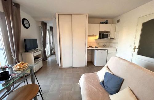 Frejus Plage Apartamento | Studio Cabine à Port Fréjus, Plage et Commerces à Pied, Connexion Internet, Ménage Inclus - FR-1-226A-168