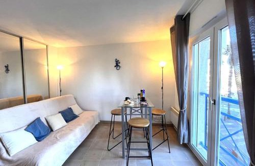 Frejus Plage Apartamento | Studio Cabine à Port Fréjus, Plage et Commerces à Pied, Connexion Internet, Ménage Inclus - FR-1-226A-168