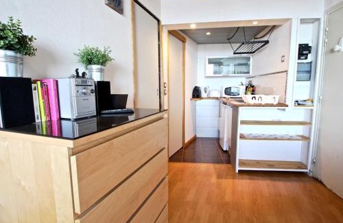 Chamrousse Apartamento | Studio cabine avec balcon, proche des pistes, bien équipé, idéal pour 4 personnes - FR-1-340-195
